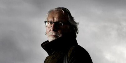 Carl-Erik Grimstad har blitt erklært død av Ari Behn og fått hele Sverige etter seg